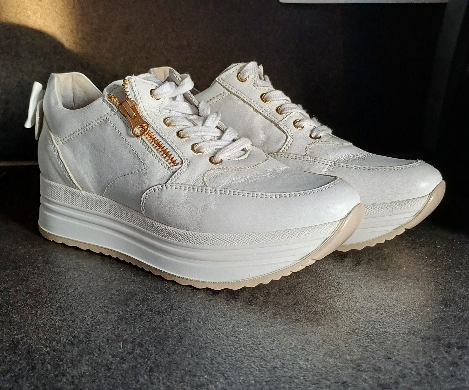 Nero Giardini sneakers wit met strikje maatje 37, Sneakers et Baskets, Comme neuf, Enlèvement, Nero giardini