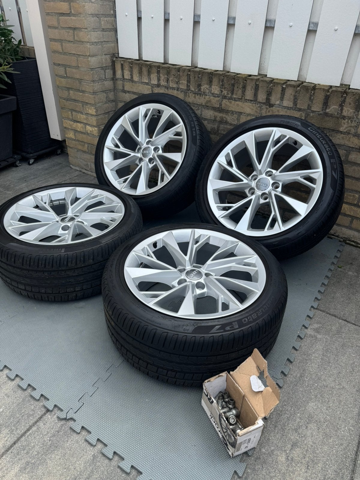 18 inch Originele Audi A5 velgen met Pirelli zomerbanden, Auto-onderdelen, Ophalen, Audi