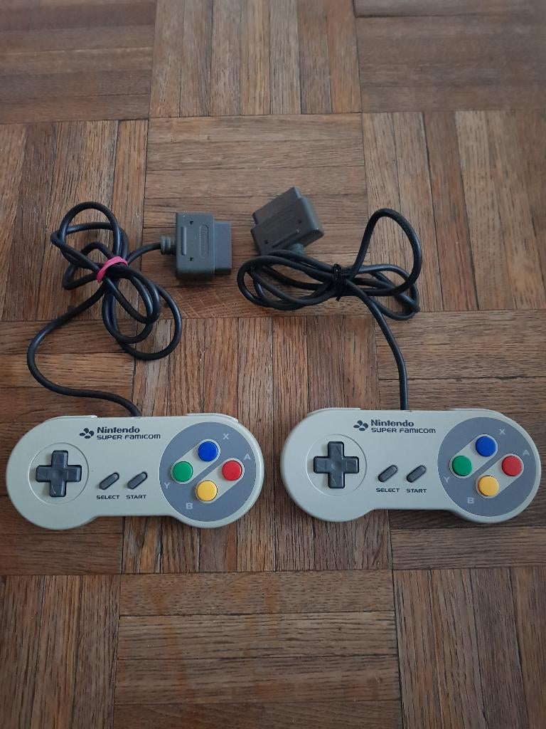 Nintendo Super Famicom-controllers, Games en Spelcomputers, Ophalen, Gebruikt, Met 2 controllers