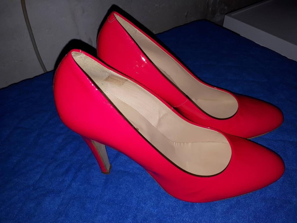 Damesschoenen, Ophalen of Verzenden, Zo goed als nieuw, Schoenen met hoge hakken, Rood