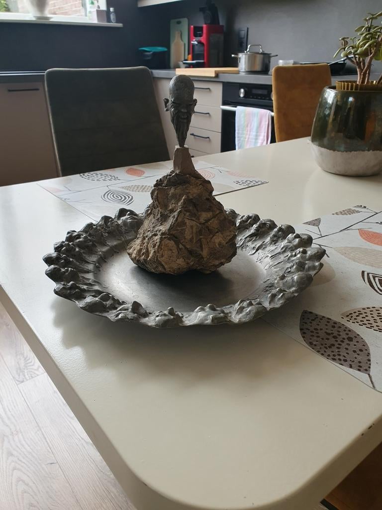 Tinnen schaal + tinnen beeld., Enlèvement