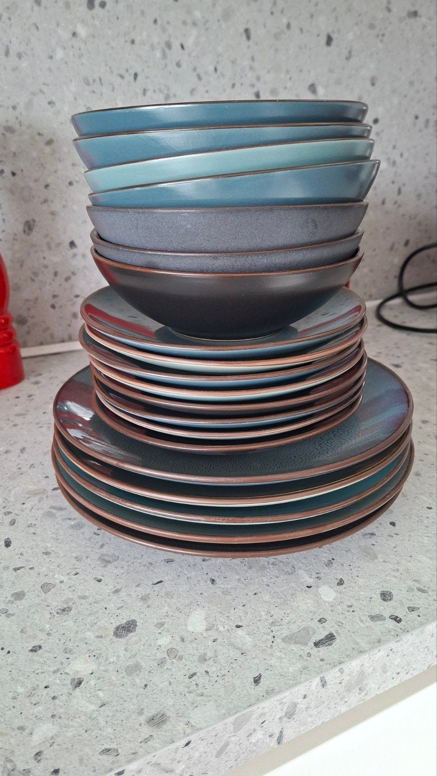 Mooi blauw/grijs servies met koperkleurige rand, Ophalen, Bord(en)