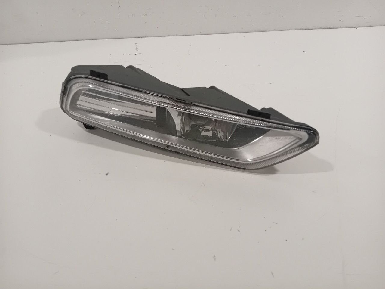 Mistlamp rechts Volkswagen Passat, Onderdelen@venauto.nl, Van der Ven Autorecycling B.V., Ettenseweg 76, 4706 PB Roosendaal, The Netherlands