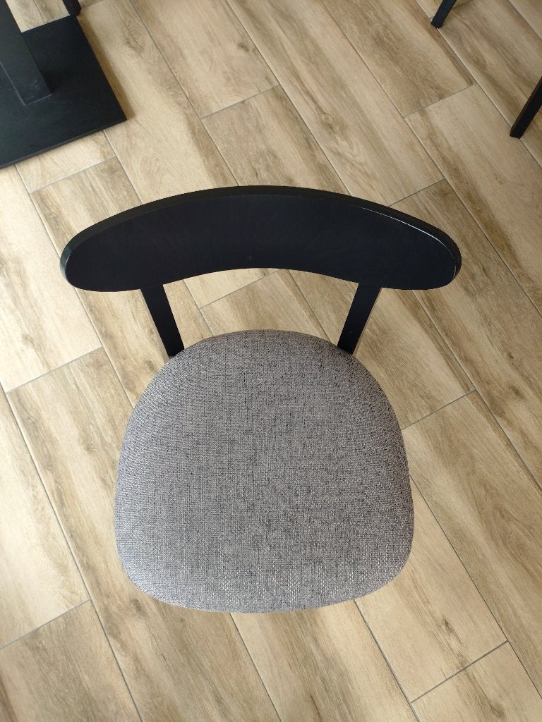 Chaise noir coussin gris, Gris, Comme neuf, Contemporain, Enlèvement