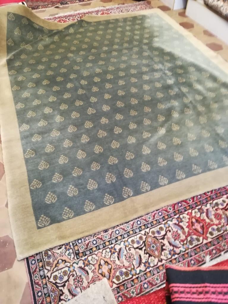 Tapis d'orient, Enlèvement