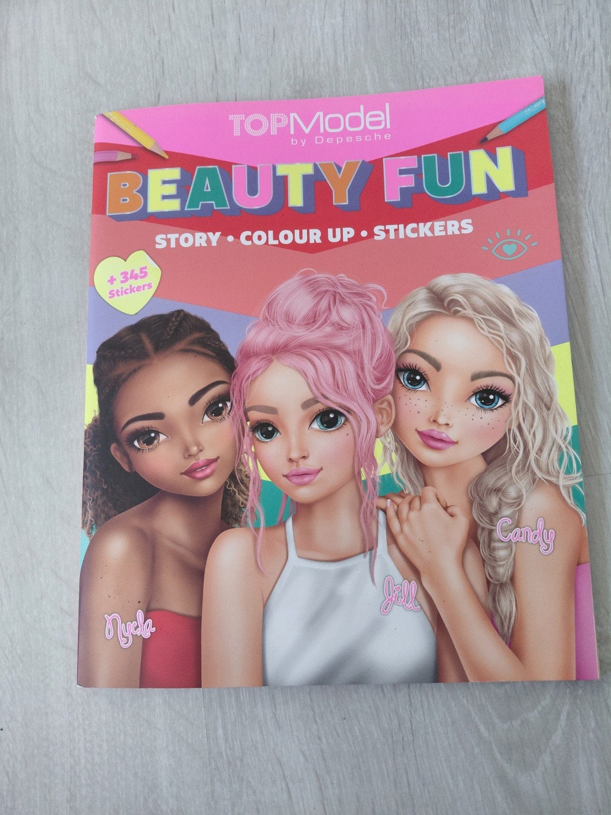 stickerboek en kleurboek, Enlèvement