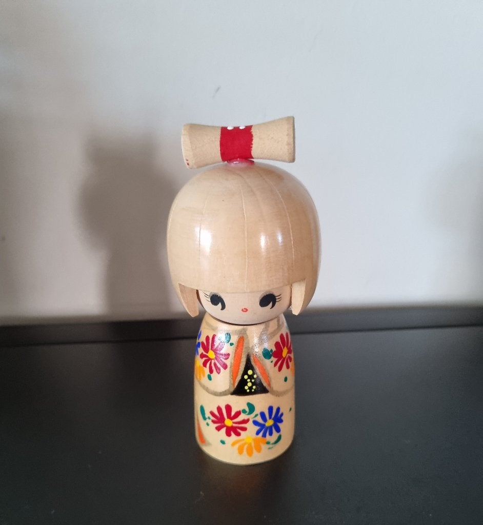 Chère Hanagasumi Kokeshi, Antiquités & Art, Art | Art non-occidental, Fait main, 13 cm, Japon, Bois