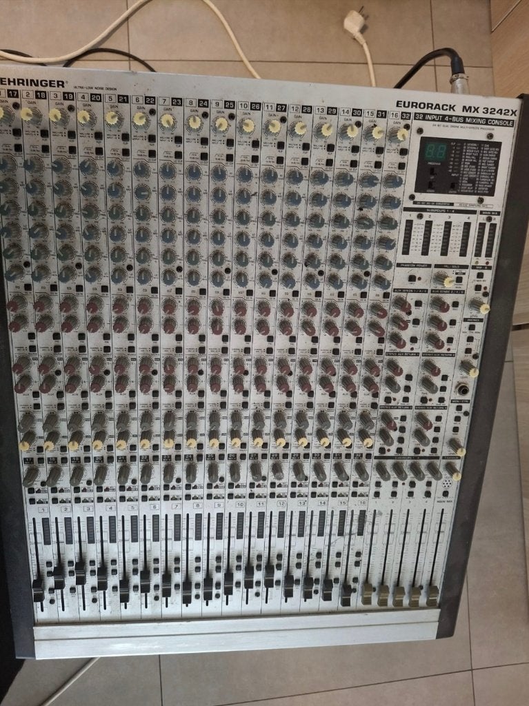 Behringer, Muziek en Instrumenten, Ophalen, Gebruikt, 20 kanalen of meer, Microfooningang