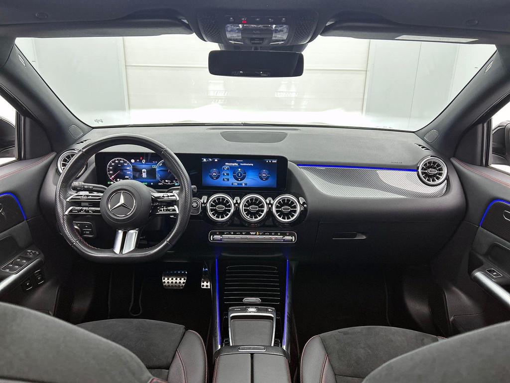 Mercedes-Benz GLA-klasse 250 e AMG Line | Panoramisch Dak |, Auto's, Mercedes-Benz, Stof, 16 kWh, Zwart, 5 zetels