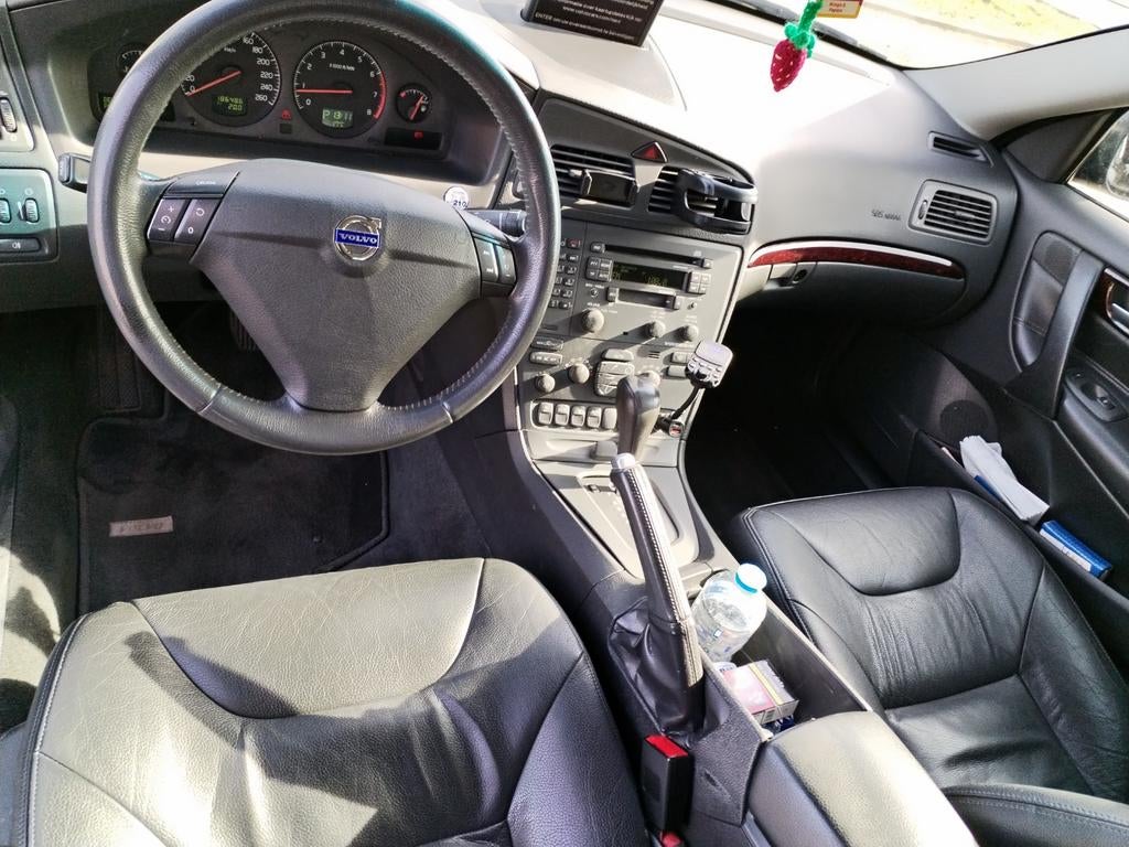 Volvo S60 2.4T automaat leder full zeer goede staat!, Auto's, Volvo, 4 deurs, Zwart, S60, Zwart