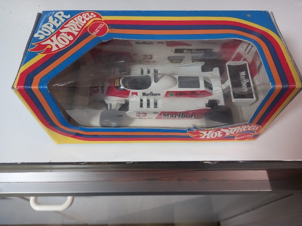 Alfa romeo's  1:24, Enlèvement ou Envoi, Neuf, Voiture, Burago