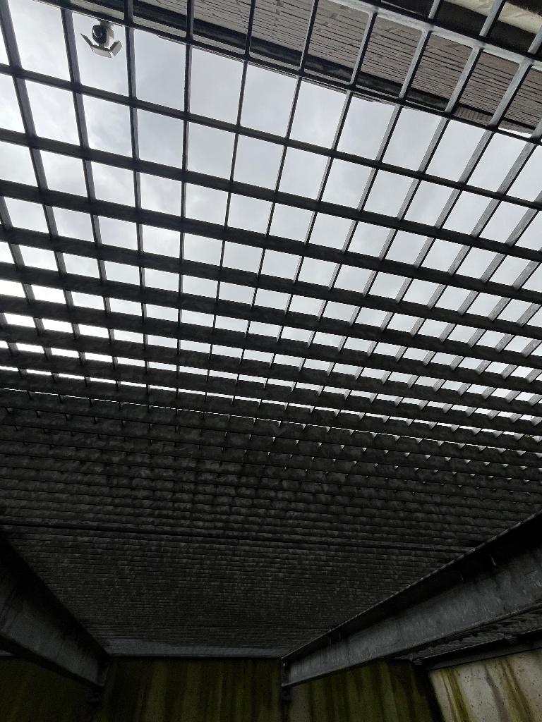 Gegalvaniseerd metalen rooster 2,88 m x 2,70 m, Doe-het-zelf en Bouw, Metalen, Ophalen, Zo goed als nieuw, IJzer