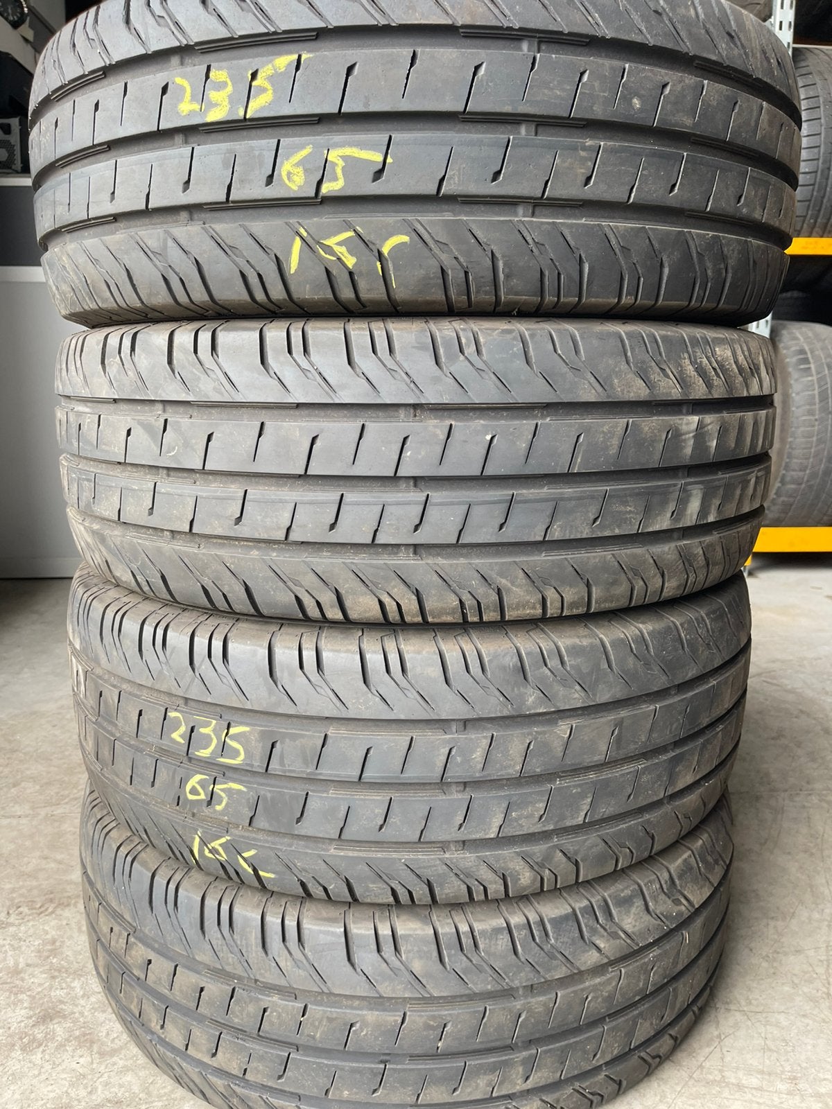 235/65/16c(115/113R) Continentala 235/65/16c(115/113r), Autos : Divers, Enlèvement ou Envoi