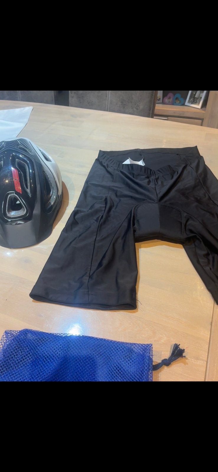 Herenfietsbroek en fietshelm., Vêtements | Hommes, Vêtements de sport, Enlèvement, Comme neuf