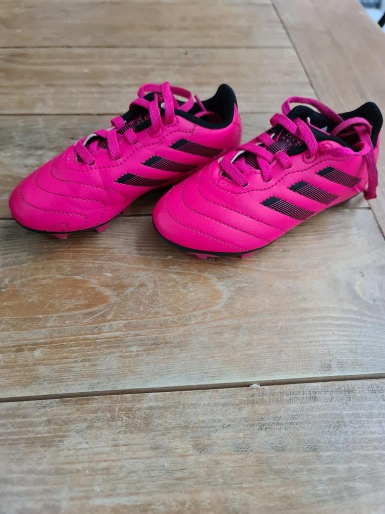 Chaussure football adidas 28.5, Sports & Fitness, Hockey, Enlèvement