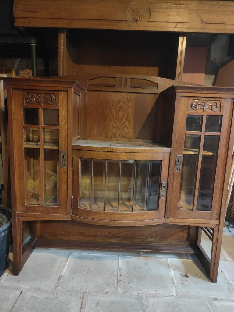 Meuble ancien en très bon état.