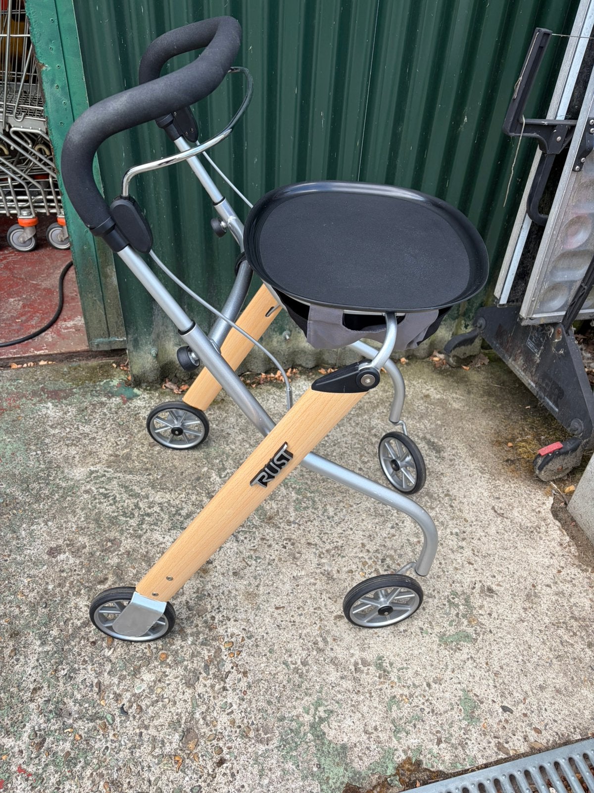 TRUST rollator lets go beuken /zilver, Ophalen, Opvouwbaar, Zo goed als nieuw