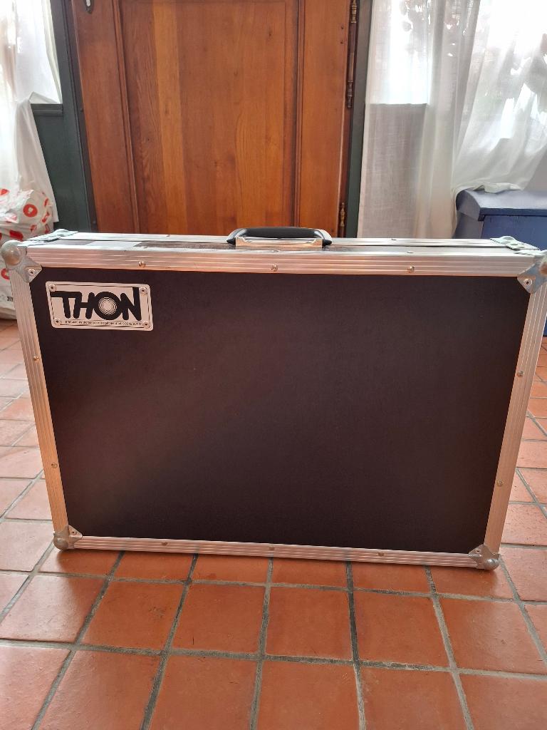 Thon Flight Case (voor Line 6 Helix), Ophalen, Zo goed als nieuw, Flightcase
