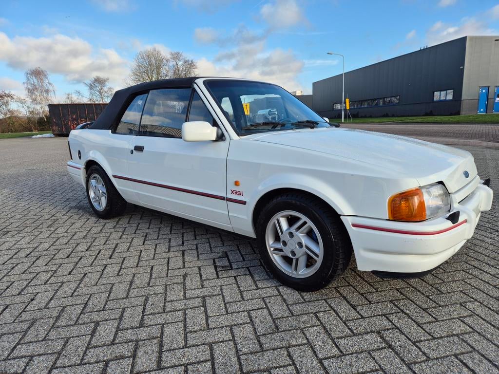 Ford Escort xr3i mooi exemplaar!, Stof, Bedrijf, Onderhoudsboekje, Te koop