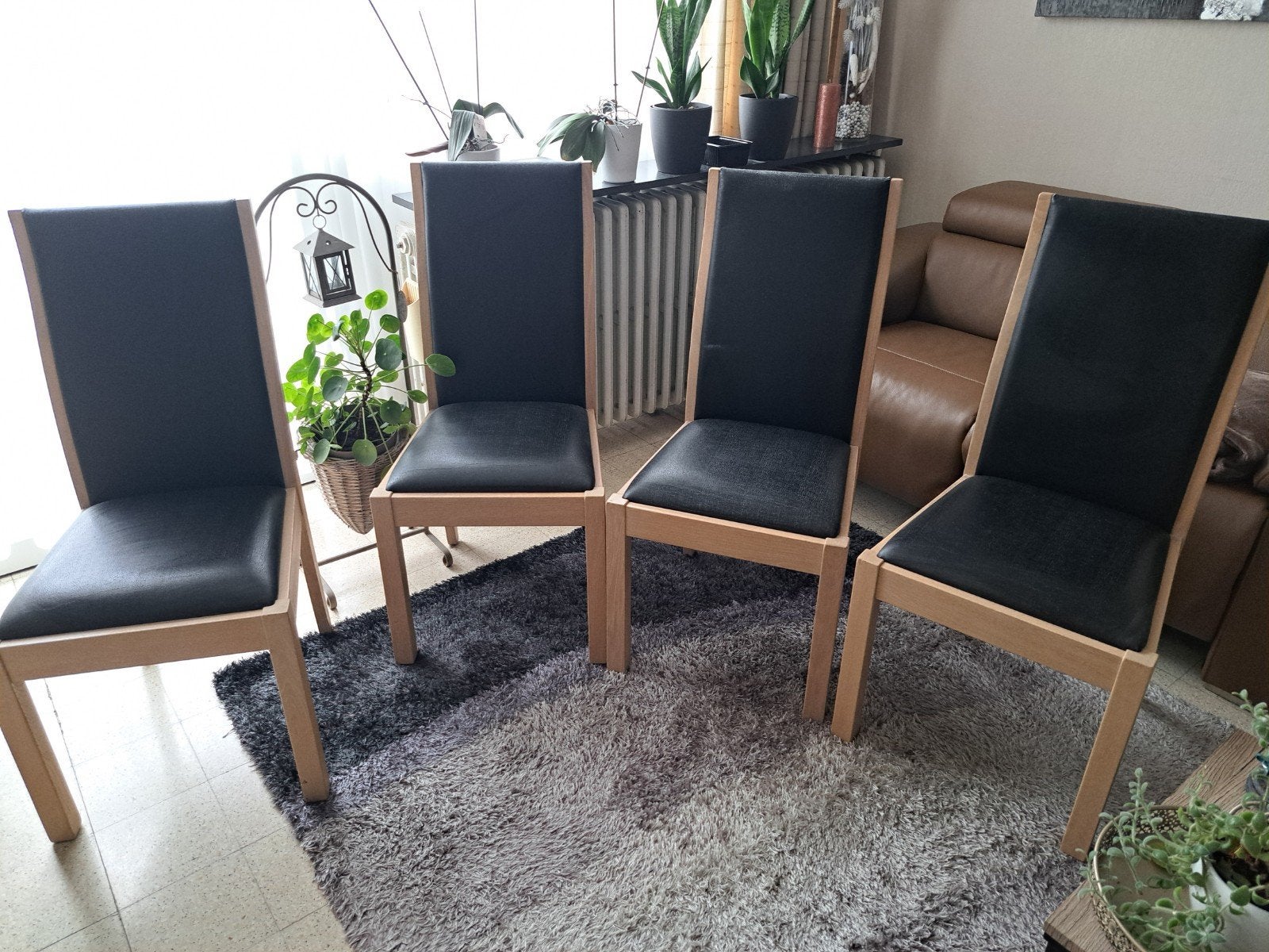 4 degelijke stoelen, Ophalen