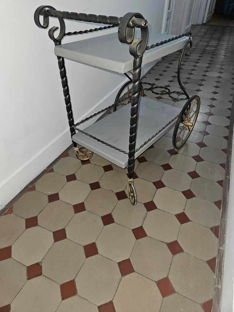 Chariot de service ancien, Enlèvement