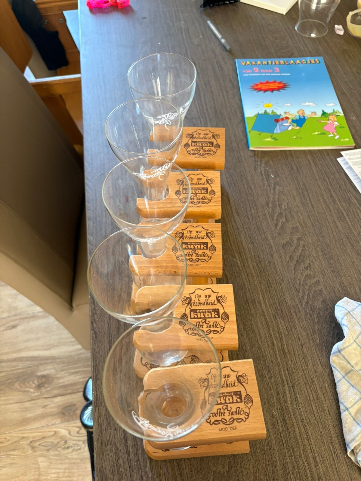 5 kwak glazen met houder, Verzamelen, Ophalen, Zo goed als nieuw