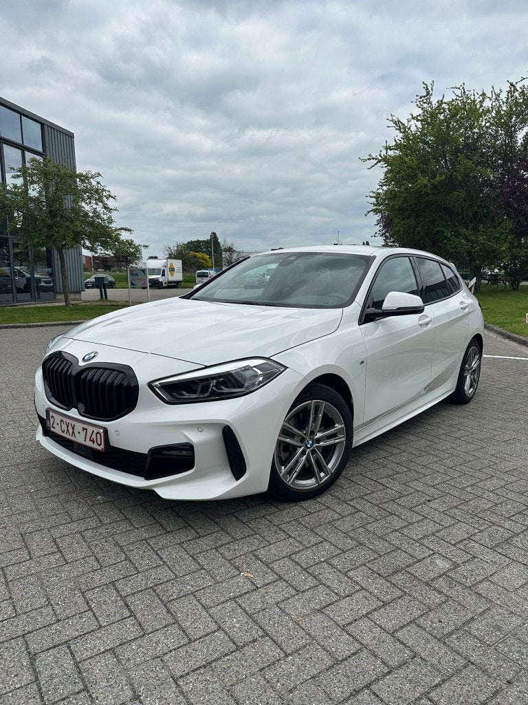 BMW 118i - 09/2021 - benzine automaat - sportzetels, Autos, 100 kW, Achat, Euro 6, Alcantara