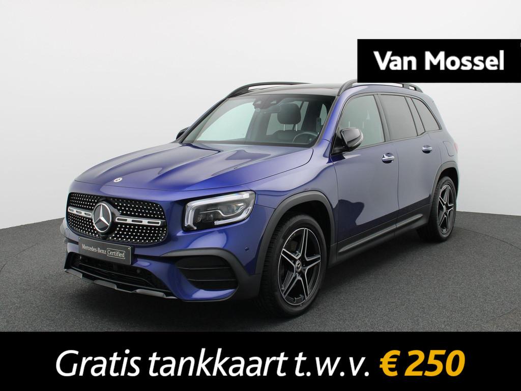 Mercedes-Benz GLB 200 AMG LINE + PANORAMISCH DAK + MULTIBEAM, Auto's, Stof, Zwart, 4 cilinders, Blauw