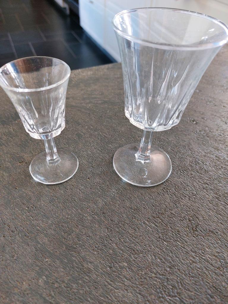 11 porto of borrelglaasjes op voet, Verzamelen, Glas en Drinkglazen, Ophalen