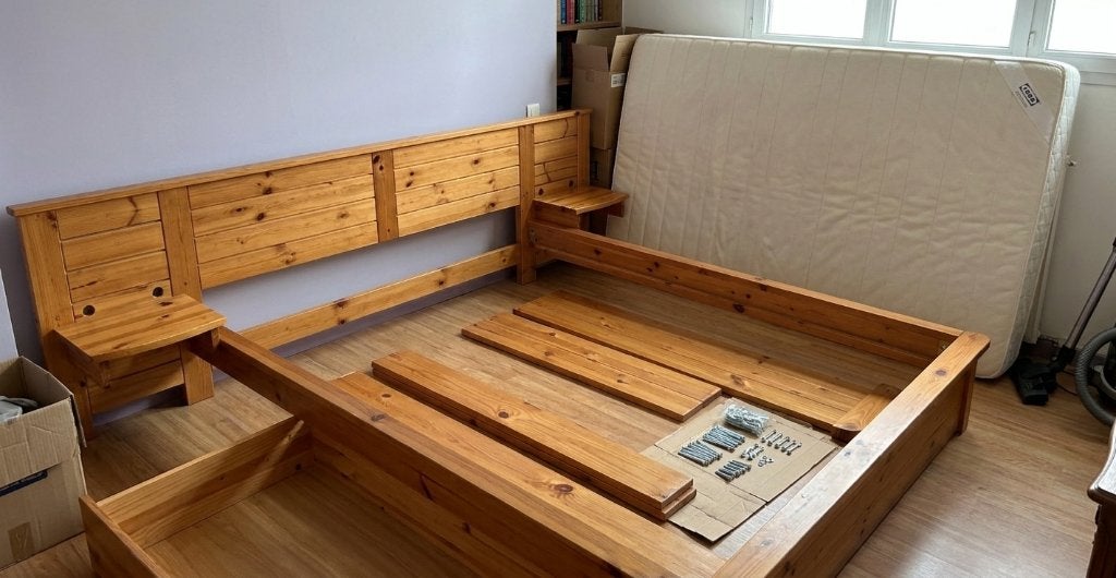 Cadre de lit et le matelas, Autres couleurs, Enlèvement, 200 cm, Bois