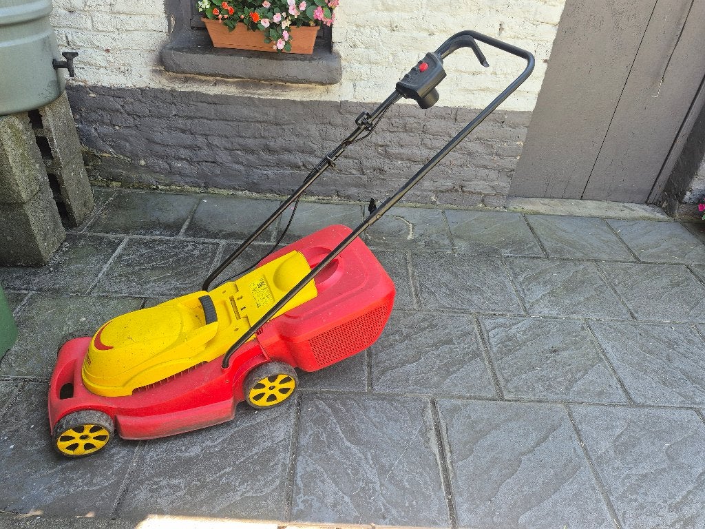 bonne tondeuse a gazon bonne état rouge et jaune, Jardin & Terrasse, Enlèvement, Comme neuf, Manuelle, Autre