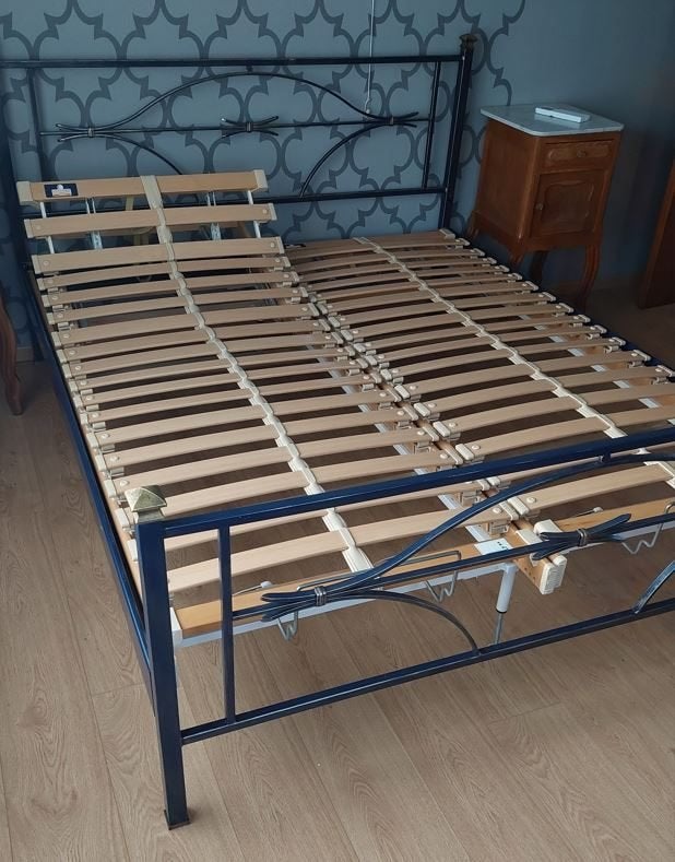 Metalen tweepersoonsbed incl lattenbodems, Huis en Inrichting, Slaapkamer | Bedden, Ophalen, Verstelbaar, Blauw, Tweepersoons
