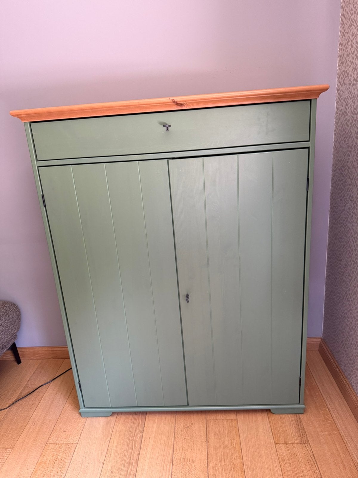 Commode 133 cm de hauteur, Maison & Meubles, Armoires | Armoires à porte coulissante & Armoires à archives, Enlèvement, Comme neuf