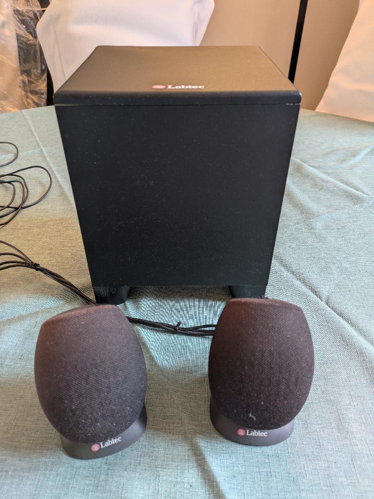 Enceintes Labtec Pulse 350, Informatique & Logiciels, Enlèvement, Utilisé, Canal audio 2.1
