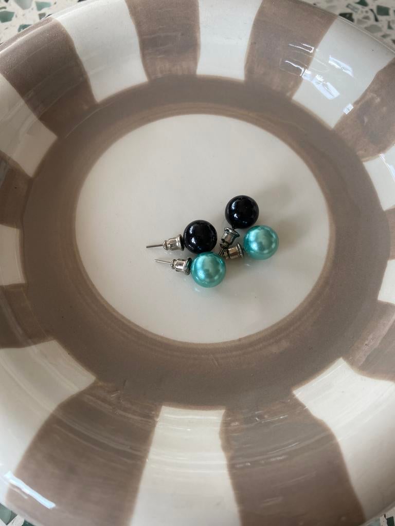 Boucles d’oreilles rondes, Bijoux, Sacs & Beauté, Boucles d'oreilles, Enlèvement ou Envoi, Utilisé, Noir, Puces ou Clous