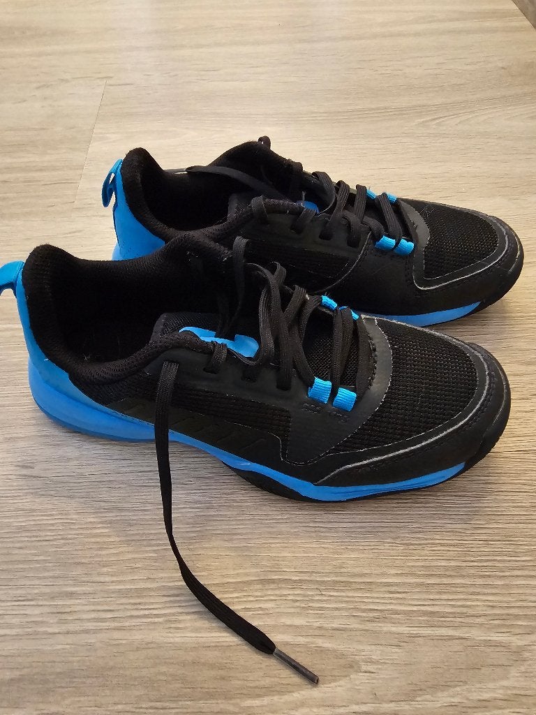 tennisschoenen en tennisracket, Sport en Fitness, Tennis, Ophalen, Zo goed als nieuw, Schoenen, Overige merken