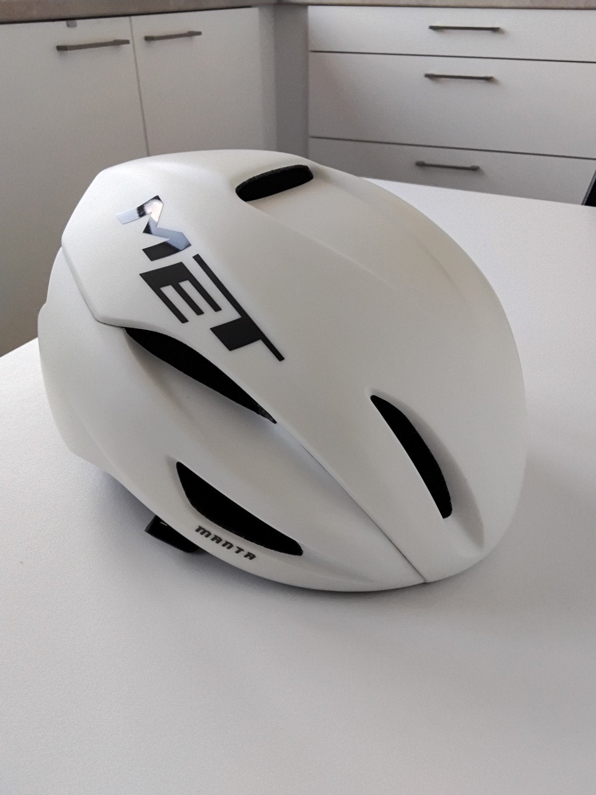 Fietshelm MET Manta Mips - mat wit - medium, Fietsen en Brommers, Ophalen of Verzenden, Zo goed als nieuw, M, MET