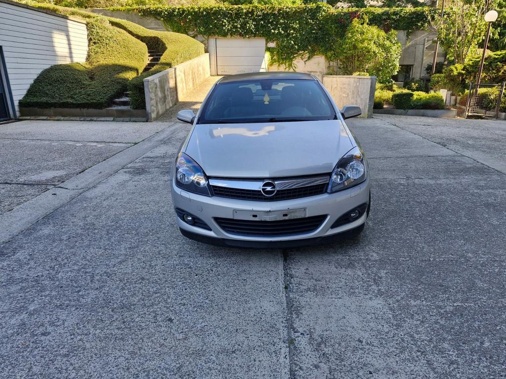 OPEL ASTRA GTC 1.4 ESSENCE 2007 AVEC 165MKM, Argent ou Gris, Achat, Noir, Particulier
