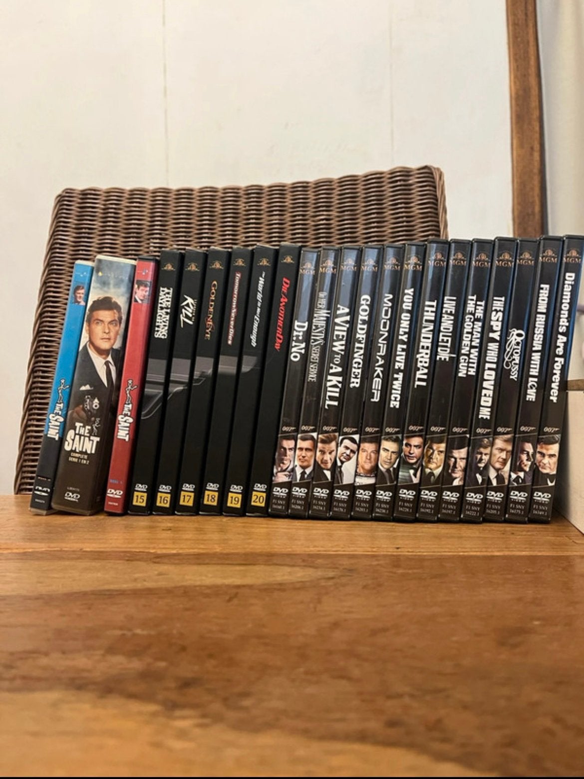 Série James Bond, À partir de 18 ans, Anglais, Autres saisons, Néerlandais