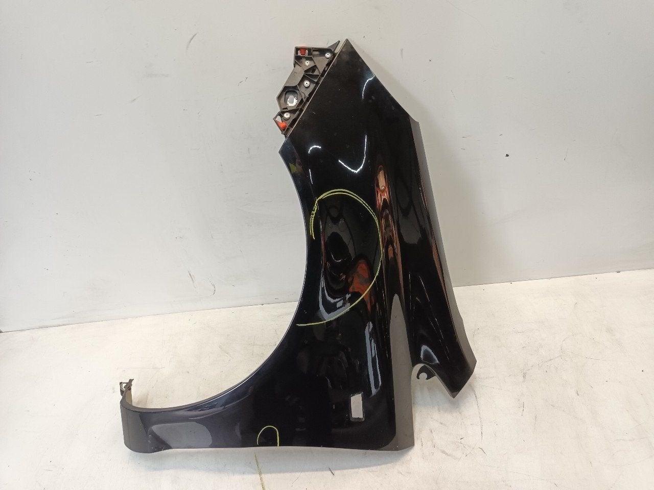 Spatbord links voor Opel Corsa, Auto-onderdelen, Onderdelen@venauto.nl, Van der Ven Autorecycling B.V., Gebruikt, Ettenseweg 76, 4706 PB Roosendaal, The Netherlands