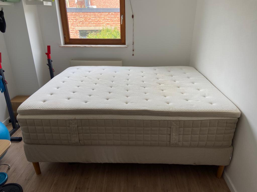 GRATIS ikea boxspring matras + matrasbeschermer, Huis en Inrichting, Ophalen, Gebruikt, Beige, Twijfelaar
