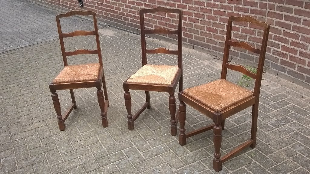 Chaises en chêne, Enlèvement