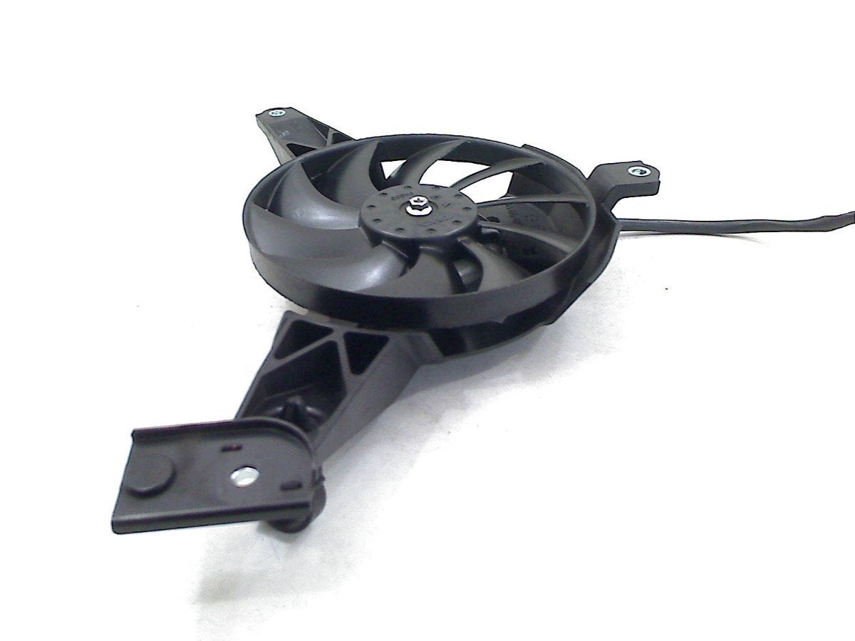 VENTILATOR Yamaha MT 07 2021-2024 (MT07 MT-07 FZ-07 RM341), Yamaha Motor Europe N.V., Gebruikt, Customersupport@yamaha-motor.co.uk