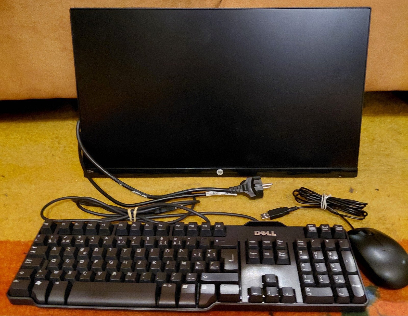 Complete Desktop Set: HP 22w Full HD Monitor + Dell AZERTY T, Computers en Software, 1 tot 2 ms, HP monitor toetsenbord en muis