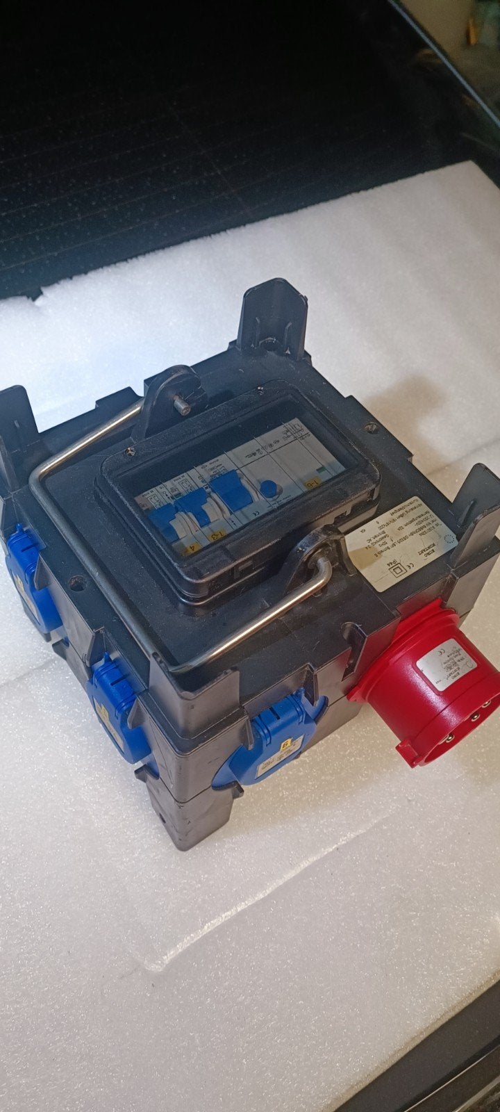 coffret électrique chantier 400v-220v avec disjoncteur, Bricolage & Construction, Électricité & Câbles, Enlèvement