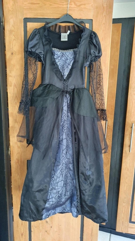 DEGUISEMENT HALLOWEEN LONGUE ROBE DENTELLE ENFANT 8/9 ANS, Enlèvement, Comme neuf, 134 à 140, Fille
