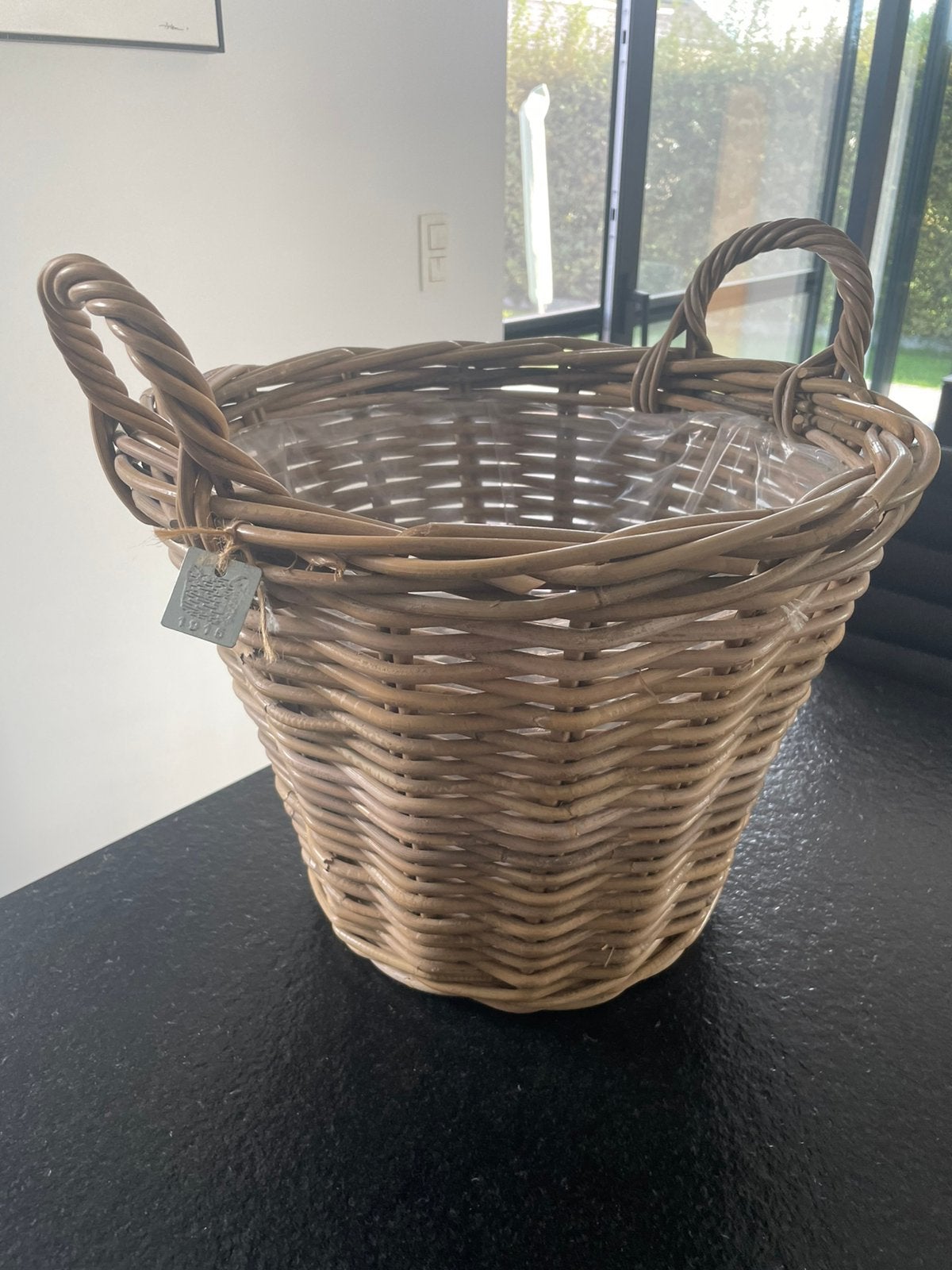 Rieten mand, Ophalen, Mand, Gevlochten