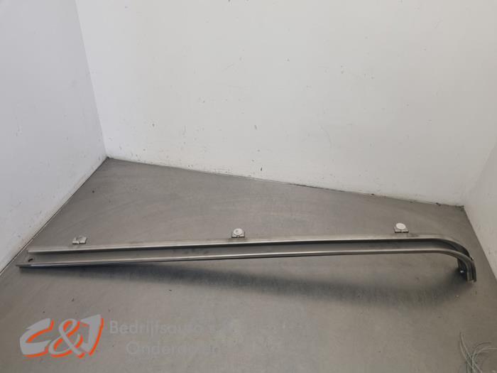 Schuifdeur Rail rechts van een Mercedes Vito, Auto-onderdelen, Gebruikt, -, Ophalen of Verzenden, -