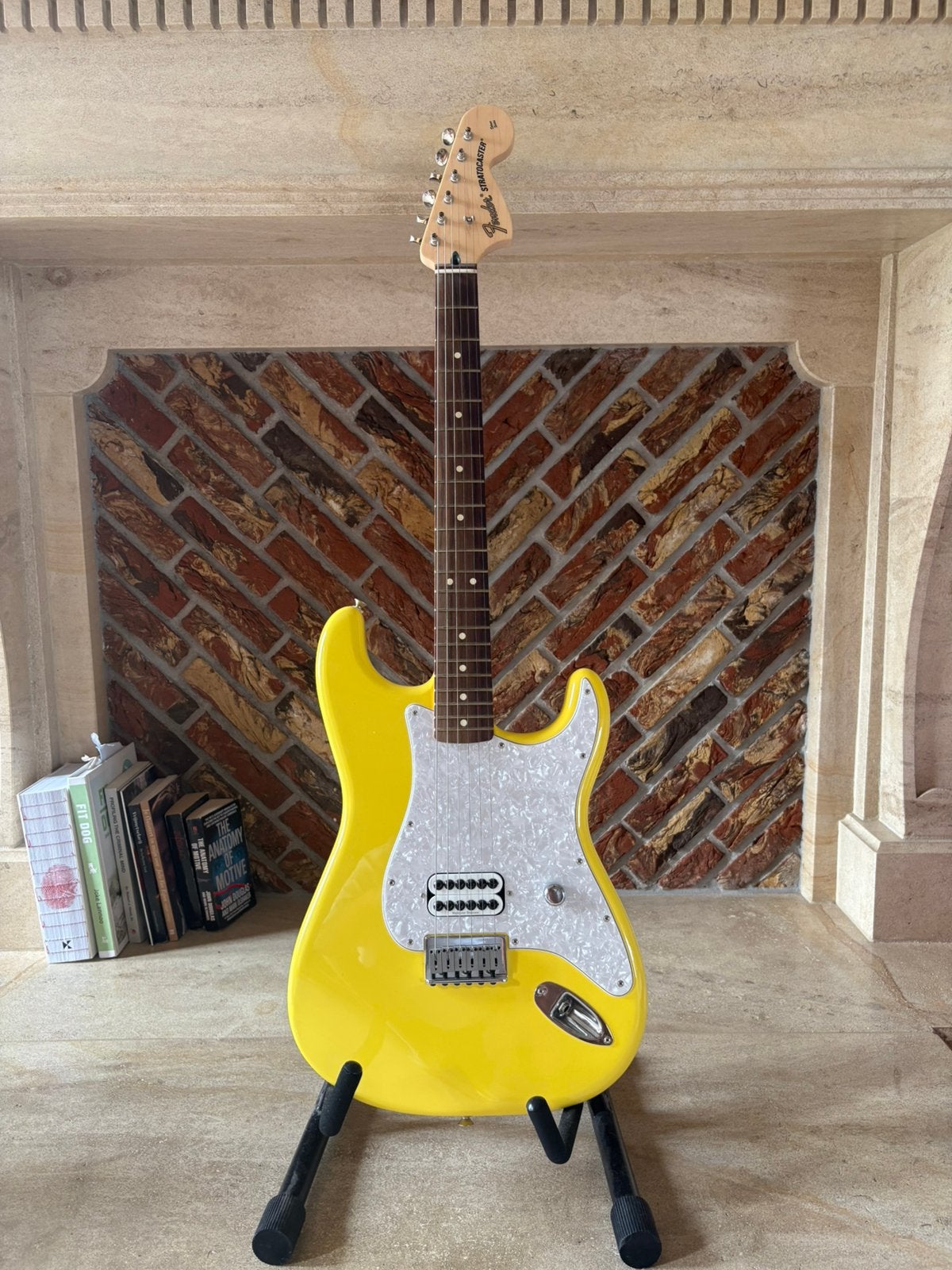 Fender Stratocaster Tom Delonge, Enlèvement ou Envoi, Comme neuf, Fender