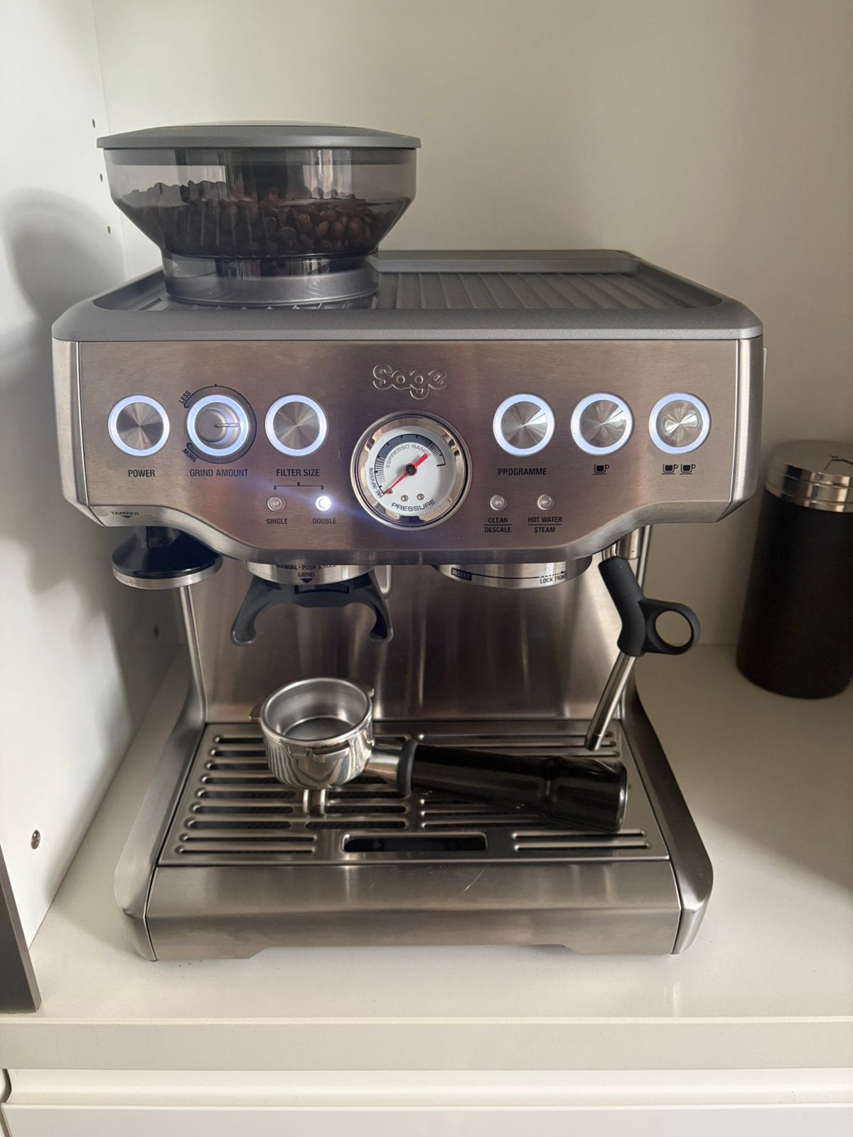 Sage Barista Express, Machine à espresso, Réservoir d'eau amovible, Café en grains, Comme neuf